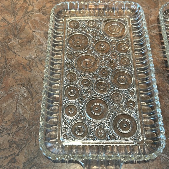 Vintage set of two glass plates with tea cup holder - Picture 3 of 9